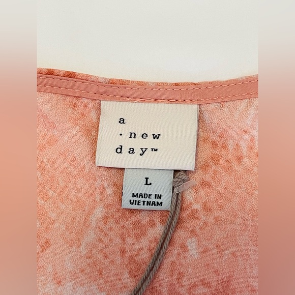 A New Day Snakeskin Camisole Top Peachy Pink Size Large Adjustable Straps NWT - Picture 2 of 4